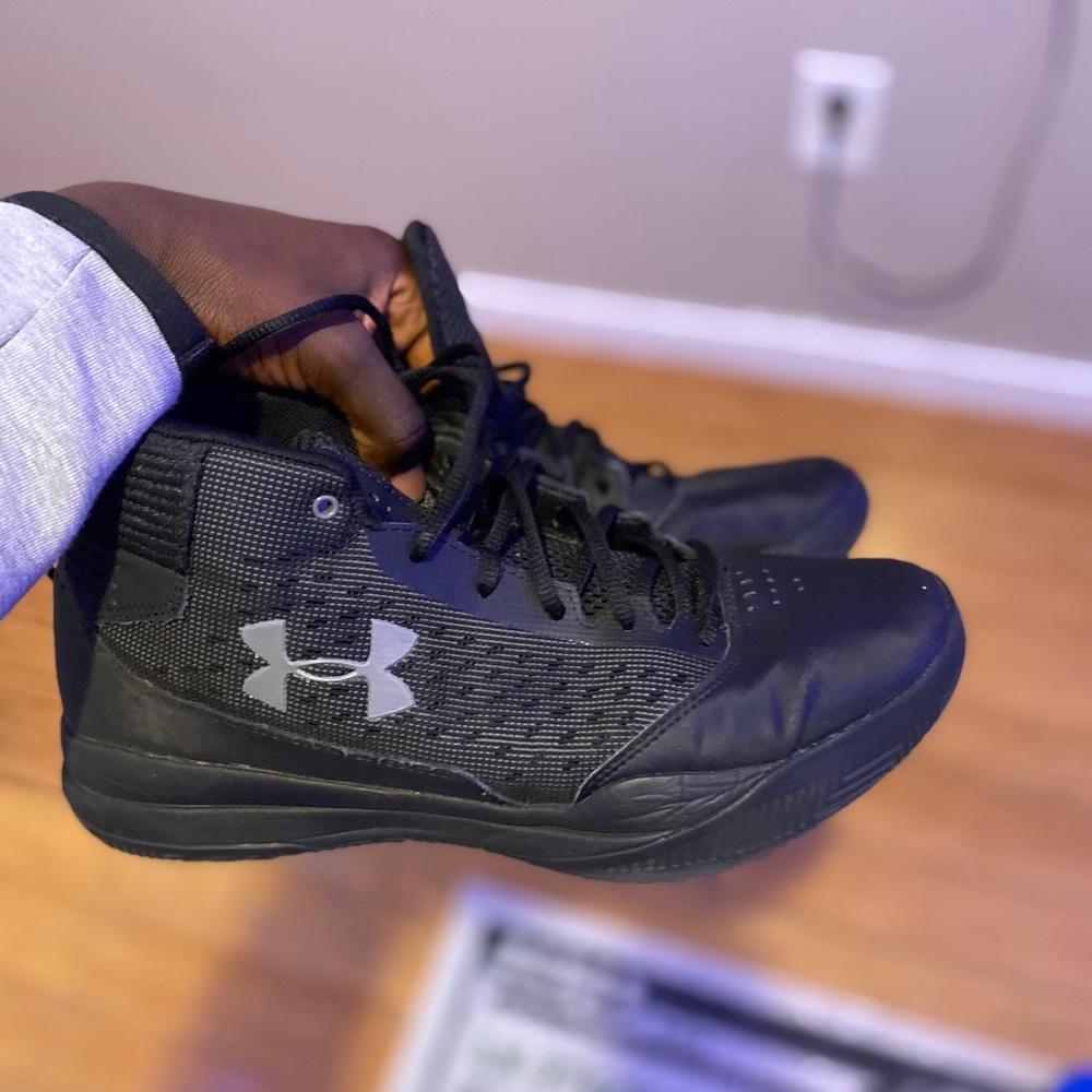 Men’s under armor sneakers